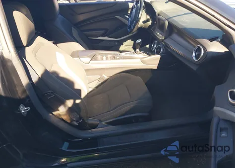 2021 Chevrolet Camaro Rwd 1Ls z USA, uszkodzony, nr VIN 1G1FB1RX6M0123052